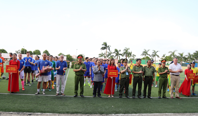 Giao hữu bóng đá quốc tế giữa Bộ Công an và Đại sứ quán các nước tại Việt Nam